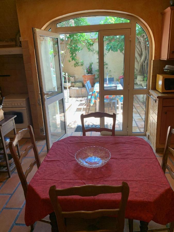 La Maison Sur La Place Aigues-Mortes Dış mekan fotoğraf