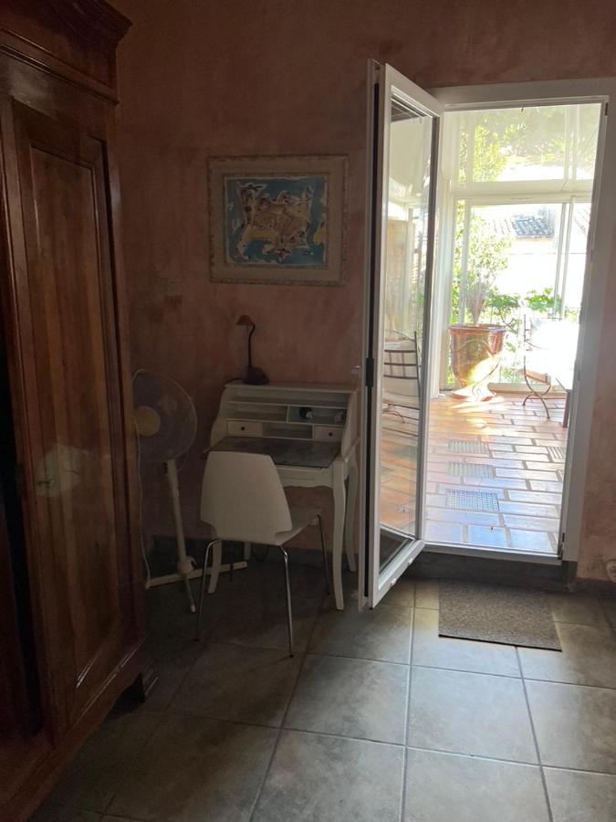 La Maison Sur La Place Aigues-Mortes Dış mekan fotoğraf