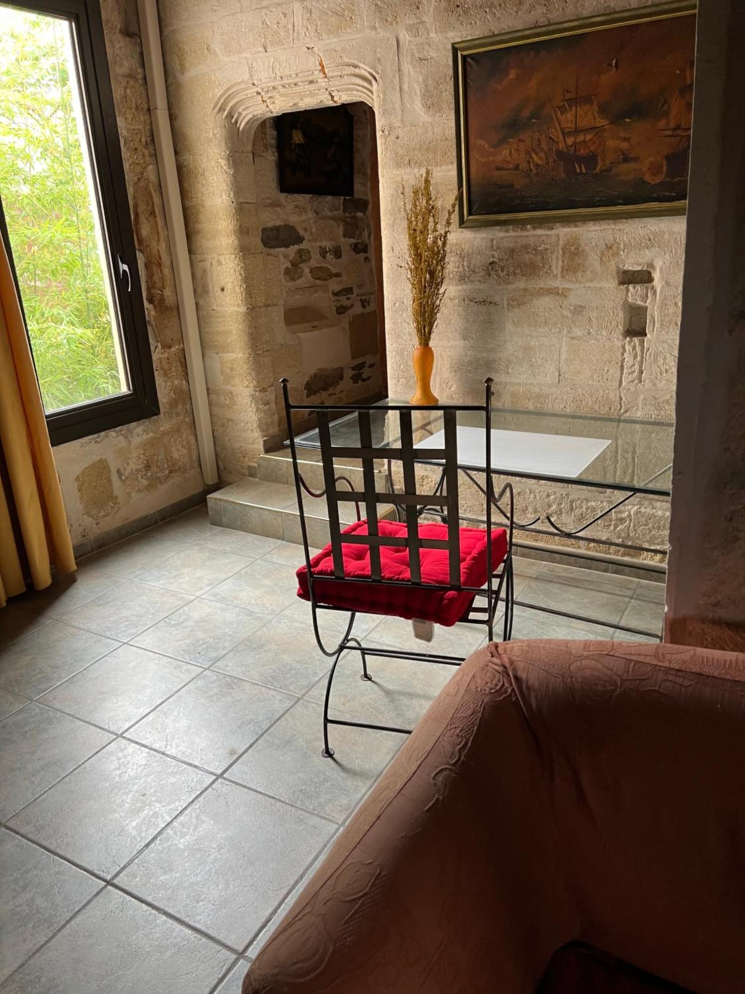 La Maison Sur La Place Aigues-Mortes Dış mekan fotoğraf